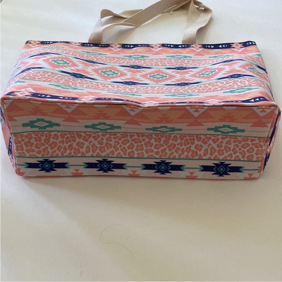 Jumbo Boho Aztec Print Beach Tote - Picture 4 of 11